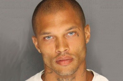 ކުށްވެރިވެ ފޮޓޯ އާންމުކުރުމުން މަޝްހޫރުވި މީހާ މޮޑެލްކުރަން ރަންވޭއަށް