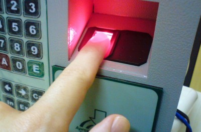 ކުވައިތު މީހުން އޮފީހަށް ނުގޮސް ފޭކް ފިންގަޕްރިންޓް ޖަހަނީ