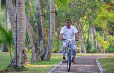 ޑރ. މައުސް: މިއީ އެހެން މީހެއް