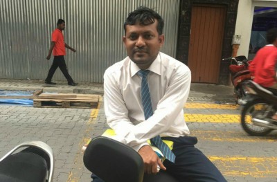 ފަސްޓްލޭޑީ އާ ބެހޭ ގޮތުން ދޮގު މައުލޫމާތު ދޭ ކަމަށް ބުނެ ނާޒިމް ސައްތާރު ޕޮލިހަށް ހާޒިރުކޮށްފި