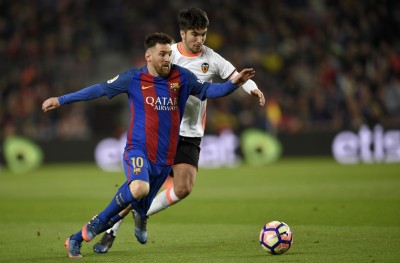 ވެލެންސިއާ ބަލިކޮށް ބާސެލޯނާ ފަރަގު ކުޑަކޮށްފި