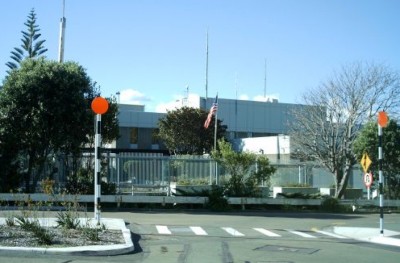 ތަހުގީގަކަށް ހާޒިރު ނުކުރެވުމުން ނިއު ޒީލެންޑުން އެމެރިކާގެ ޑިޕްލޮމެޓެއް ބޭރުކޮށްލައިފި