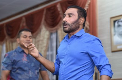 މެމްބަރު އައްސަދާއި ރޮޒެއިނާގެ ހޫނު ޒުވާބެއް