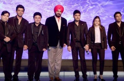 ސުނިލް އާއި ކަޕިލްގެ އަރާރުމުގެ ސަބަބުން "ކަޕިލް ޝަރުމާ ޝޯ" ހުއްޓާލަނީ