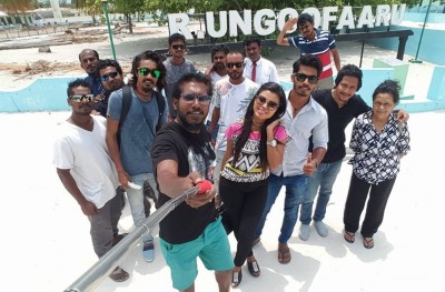 ފައްތާހާ އެކު އައްޒަ އުފަލުން