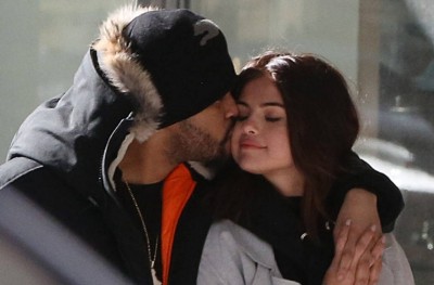 ސެލީނާ ގޮމޭޒް އޮގަސްޓްގައި ކައިވެނި ކުރަނީ