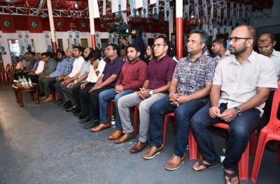 އިދިކޮޅު ކޯލިޝަނުން ބޭރުގެ ފަރާތްތަކާ ލަންކާގައި ބައްދަލުކުރަނީ
