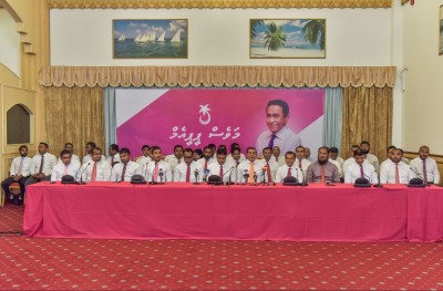 ރައްޔިތުންގެ ޝަކުވާތައް ޕީޕީއެމް މަޖިލިސް މެމްބަރުން ރައީސް ޔާމީނަށް ދަންނަވައިފި
