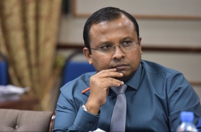 ރިޔާޒްގެ ފޯނު ހުޅުވަން ފުލުހުން އަމިއްލަ އަށް ކޯޑް ޖެހި ކަމަށް ވަކީލުން ތުހުމަތުކޮށްފި