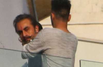 ރަންބީރު ސަންޖޭ ދަތުގެ ސިފަ ޖެހިފައި ހުރި ފޮޓޯ ލީކުވެއްޖެ