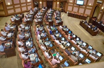 ދުސްތޫރީ މައްސަލާގައި ގާނޫނީ މާހިރުން ހިމޭނުން؟!