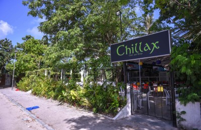 ކާނިވަލުގެ ޗިލެކްސް ކެފޭ ފުލުހުން ގޮސް ބަންދުކޮށްފި
