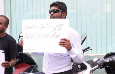 ނޫސްވެެރިޔާ ރިފާއު ފުލުސް އޮފީހަށް  ހާޒިރުވާން އަންގައިފި