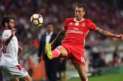 ސްވިޑަން ޑިފެންޑަރު ލިންޑެލޯފް ޔުނައިޓެޑަށް