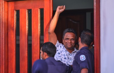އާޒިމްގެ ބަންދަށް ހަ ދުވަސް ޖަހައިފި