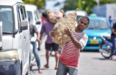 ކޮލަމް ފަސް މިނެޓް: ހުރިހާ ކަމެއް ސަރުކާރުގެ ބޮލަށް ޖަހާފައި ފުއްދާ ނުލާ!