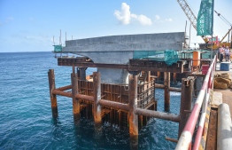 ބްރިޖުގެ ގިނަ މަސައްކަތްތަކެއް ނިމިއްޖެ، ޑެކު އަޅަން ފަށަނީ