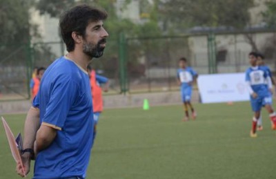 ނިއު އަށް ސްޕެއިން ކޯޗެއް ހަމަޖައްސައިފި