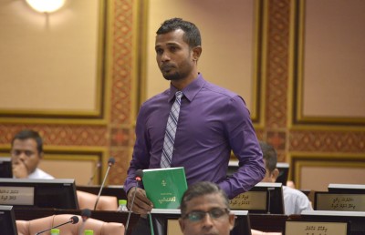 މާލިއްޔަތު ކޮމެޓީން މެމްބަރު ތޯރިގް ބޭރުކޮށްފި