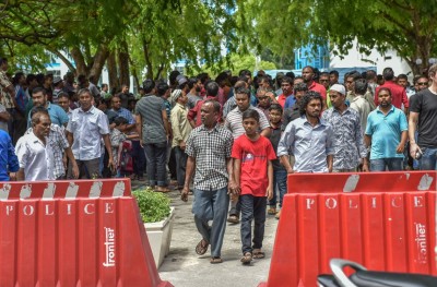 16،000 ރުފިޔާ އަށް ފަސް ވަގުތު ނަމާދަށް ގެންގޮސްދޭނެ މީހަކު ހޯދަނީ!