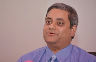 ދައުވާ އުފުލުމެއް ނެތި ޝަރީއަތް ނިމެންދެން ފާރިސް ބަންދު ކުރުމުން ކަންބޮޑުވޭ، އިސްތިއުނާފު ކުރާނަން: ވަކީލުން
