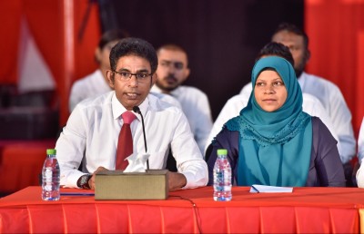 މެޖޯރިޓީ ނެތް މަޖިލިހަކާ އެކު މަސައްކަތްކުރައްވަން ރައީސް ޔާމީން ދަސްކުރަން ޖެހޭ: ރޮޒައިނާ
