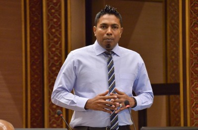 މުބީން ހިތްހަމަޖެހިވަޑައިނުގެން ނިއުސް ކޮންފަރެންސް ދޫކުރައްވައިފި