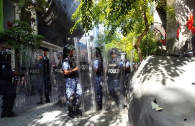 ފުލުހުން މަޖިލިހުގެ އިދާރާ އަށް ވަދެ ގަދަކަމުން މެމްބަރުން ނެރެފި