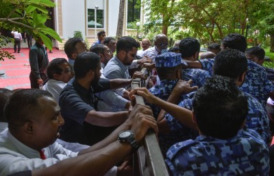 އެ ދުވަހު ސިފައިންނާއި ފުލުހުން ވެސް ގޯސް