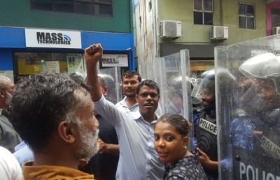 ފުލުހުން މަޖިލިހުގެ އިދާރާ އަށް ވަދެ ގަދަކަމުން މެމްބަރުން ނެރެފި
