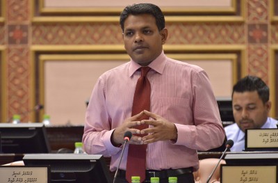 ބަންދުގައި ތިބޭ މެމްބަރުން މަޖިލީހަށް ހާޒިރުކޮށްދޭން ޖެހޭނެ: މެމްބަރު ނަޝީދު