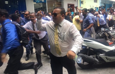 ފުލުހުން މަޖިލިހުގެ އިދާރާ އަށް ވަދެ ގަދަކަމުން މެމްބަރުން ނެރެފި