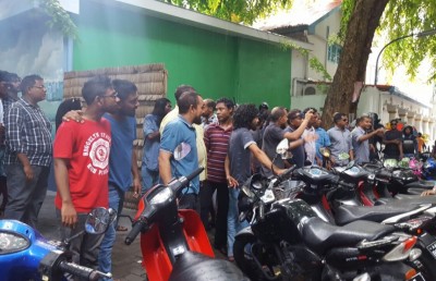 ފުލުހުން މަޖިލިހުގެ އިދާރާ އަށް ވަދެ ގަދަކަމުން މެމްބަރުން ނެރެފި