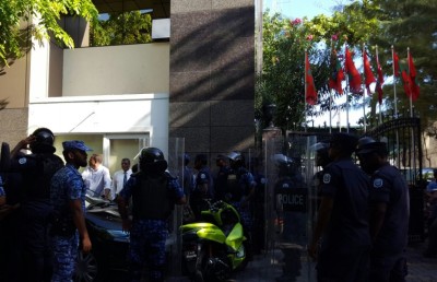 ފުލުހުން މަޖިލިހުގެ އިދާރާ އަށް ވަދެ ގަދަކަމުން މެމްބަރުން ނެރެފި