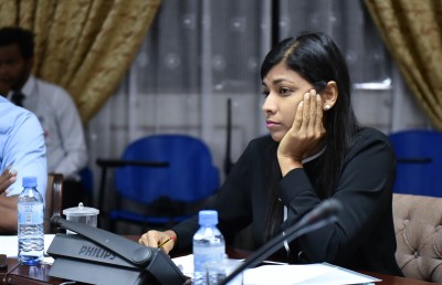 މަޖިލީހަށް ވަންނަން ހުއްދަ ހޯދަން ޖެހެނީ ސިފައިން ޖަރީމާތަކެއް ހިންގާތީ: އިދިކޮޅު މެމްބަރުން