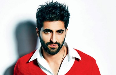 އައިޝްވާރިޔާއާ ހެދި އަކްޝޭ އޮބެރޯއީ "ފެނީ ހާން" ދޫކޮށްލައިފި