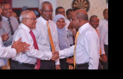 އިދިކޮޅު ފަރާތްތަކުގެ ޖަލްސާ އަށް ފުލުހުން މަގު ބަންދެއް ނުކޮށްދިން
