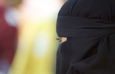 ބުރުގާ ބާލަން މަޖްބޫރު ކުރުމުން ބަދަލަކަށް 85،000 ޑޮލަރު