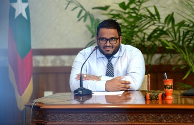 އަދީބު، ހުމާމާ ބައްދަލުކުރި މައްސަލަ ބަލަން ފެށީ ލޯންޗު ގޮއްވާލި ފަހުން: އުމަރު