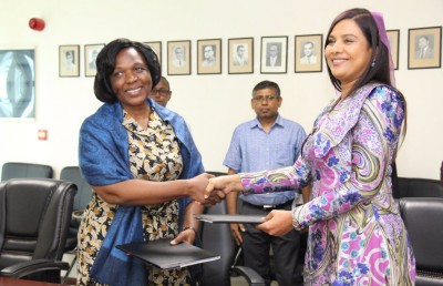 ކުޑަކުދިންނާއި ޒުވާނުންނާ ގުޅޭ އެއްބަސްވުމެއްގައި ސަރުކާރުން ޔުނިސެފާ އެކު ސޮއިކޮށްފި