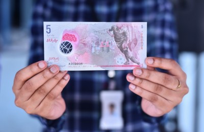 ފަސް ރުފިޔާގެ އާ ނޫޓު މާދަމާ ބޭނުންކުރަން ފަށަނީ