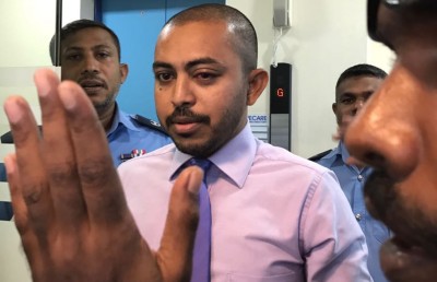 ލޮލުގައި އިންފެކްޝަނެއް އުފެދިގެން އަމީތު ޑޮކްޓަރަށް ދައްކައިފި
