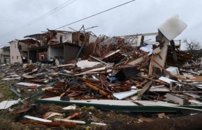 ބާރުގަދަ ތޫފާނުގައި ޓެކްސަސްގެ ބައެއް އިމާރާތްތައް ބިމާހަމަ