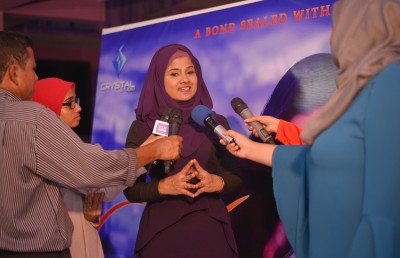 "ބޮސް" އިން ބޭނުން ވަނީ ބެލުންތެރިން ރޮއްވާލަން: ނަހުލާ