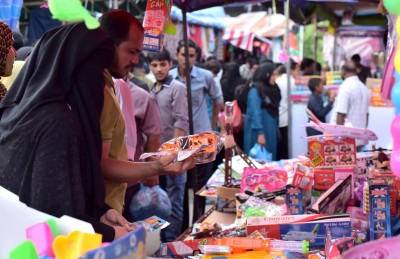 ނައިޓްމާކެޓްގެ މޭޒެއް 5،750 ރުފިޔާއަށް