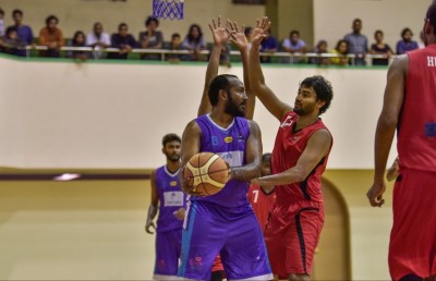 ފިރިހެން ޗެމްޕިއަންކަން ޓީރެކްސް އަށް، އަންހެން ތަށި ޓައިޓަންސް ހޯދައިފި