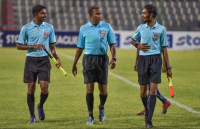 ރެފްރީ ސަސްޕެންޑްކޮށް ރެފްރީސް ޑިޕާޓްމަންޓުން އަމީޒް ވަކިކޮށްފި