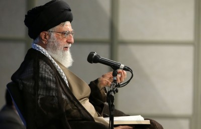 މިއަންމާގެ އަނިޔާވެރިކަމަކީ ނޯބެލް ސުލްހައިގެ އިނާމު މަރާލުން: ޚާމަނާއީ