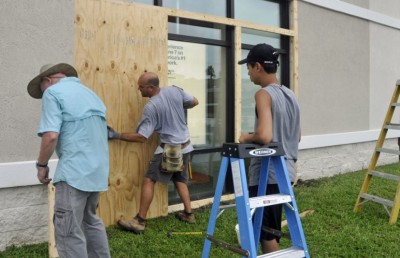 ފްލޮރިޑާ އަށް ތޫފާން އަރާތީ 6.3 މިލިއަން މީހުންނަށް އިންޒާރު