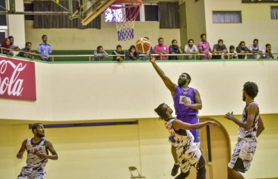 އެމްބީއޭ ޗެމްޕިއަންޝިޕުގެ ފައިނަލަށް ޓީރެކްސް އާއި ކިންގްސް